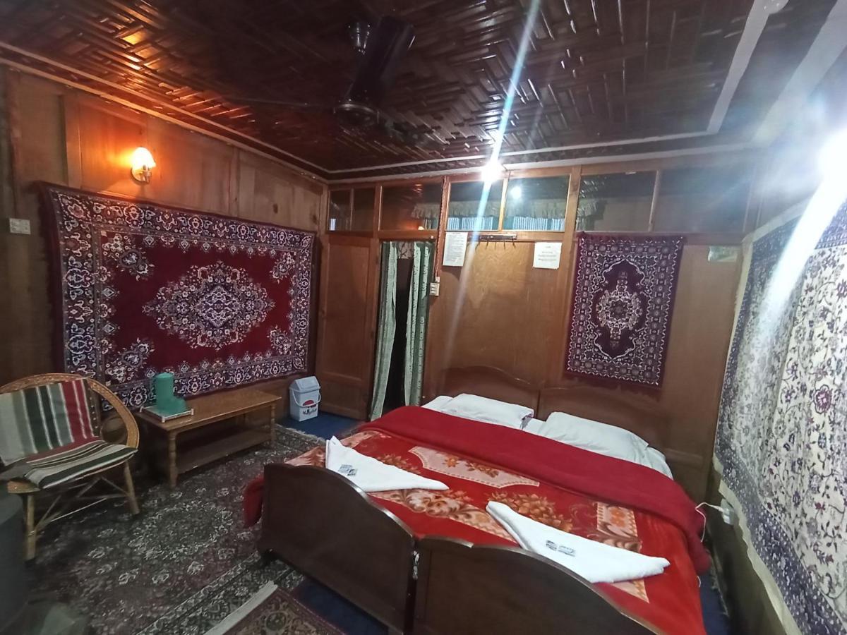 Srīnagar New Bombay Heritage Group Of House Boat المظهر الخارجي الصورة